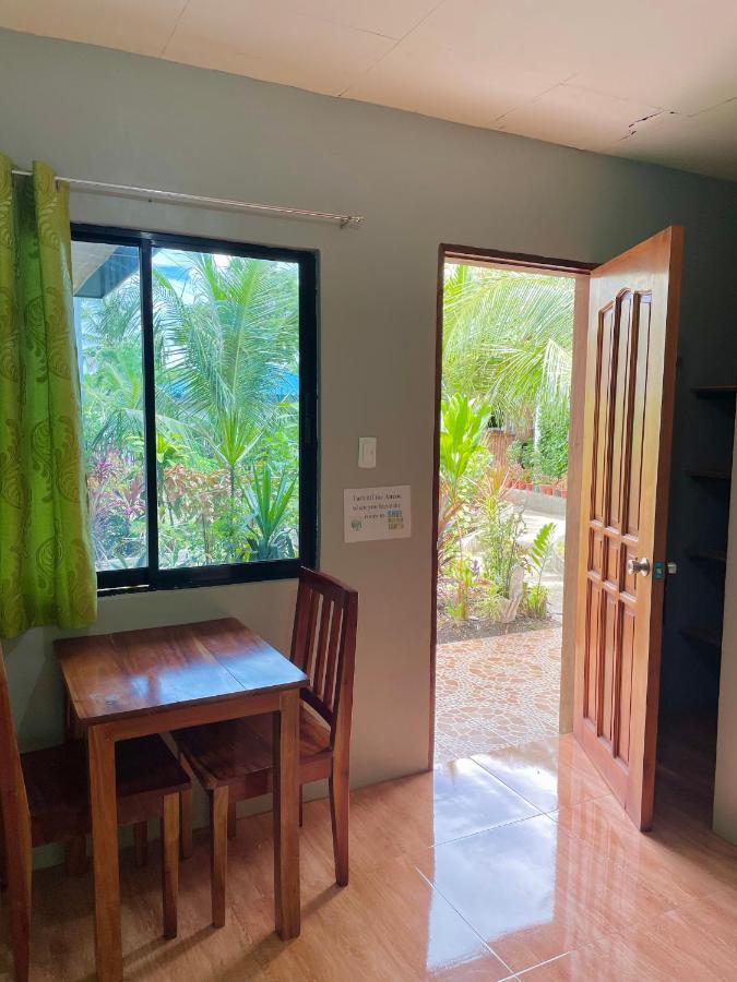 Ananas Guesthouse Moalboal Eksteriør billede